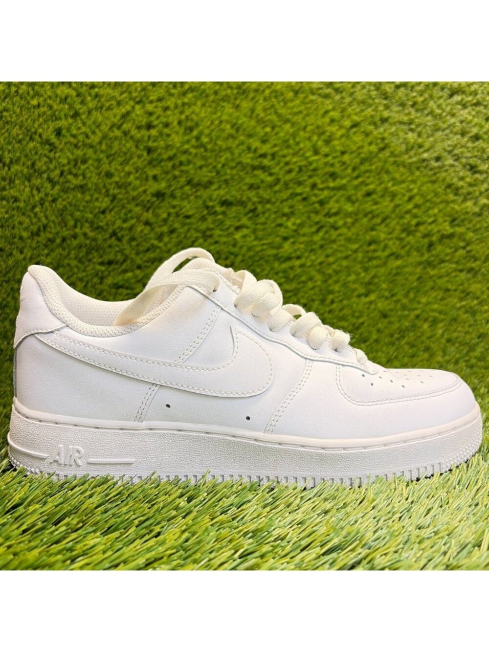 Nike Air Force 1 '07 Low Mens Size 8 White Athletic Lifestyle Shoes Sneakers